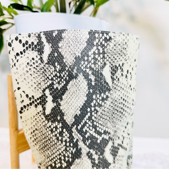 Steve Madden Kinga Knee High Boots
Snake print - Picture 11 of 14